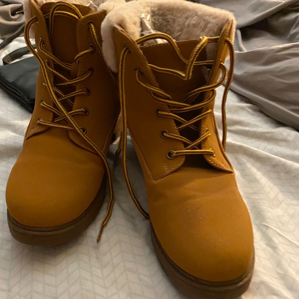 Furry Boots - Picture 5 of 6